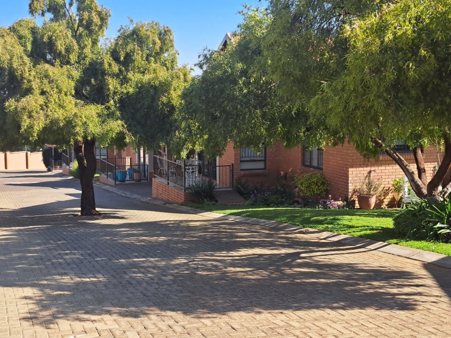 2 Bedroom Property for Sale in Langenhovenpark Free State